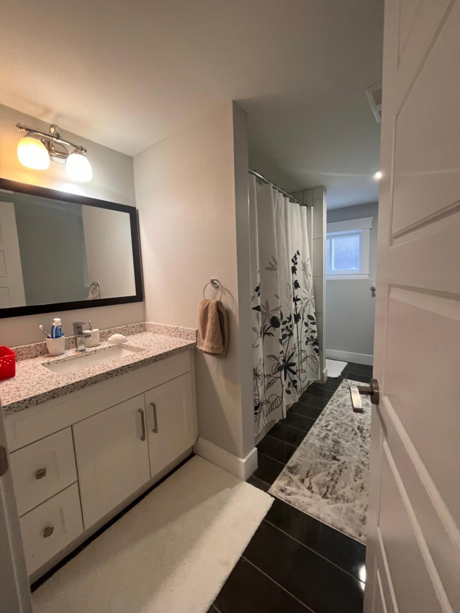 2 Bedroom Suite With Full Kitchen Revelstoke Dış mekan fotoğraf