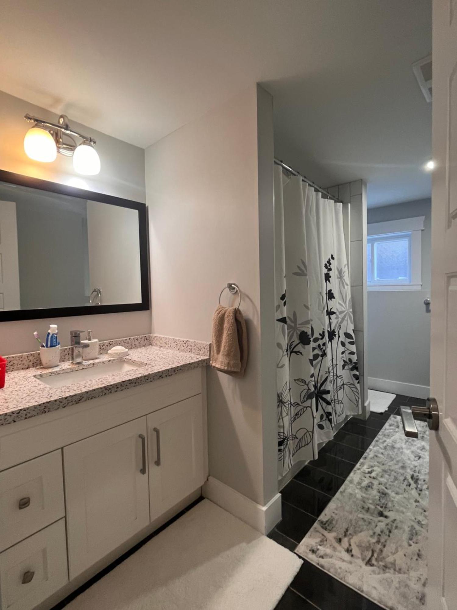 2 Bedroom Suite With Full Kitchen Revelstoke Dış mekan fotoğraf